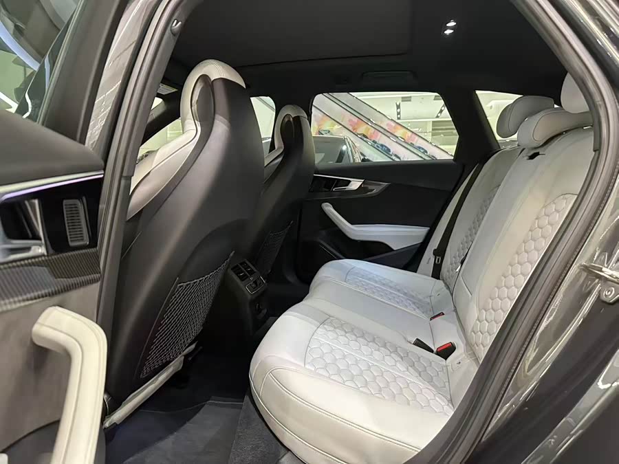 Audi RS 4 2021 car image #5