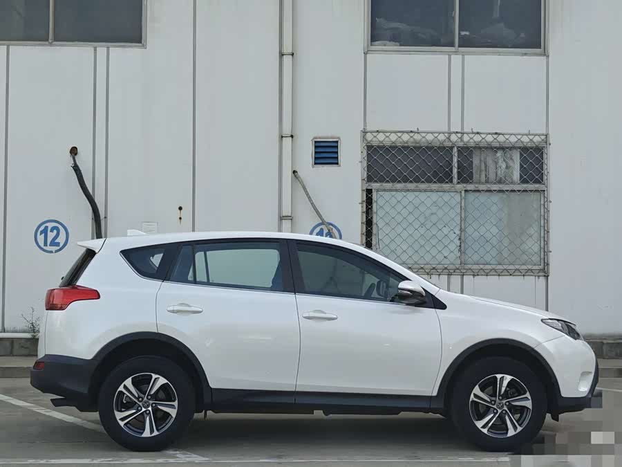 Toyota RAV4 2015 car image #5