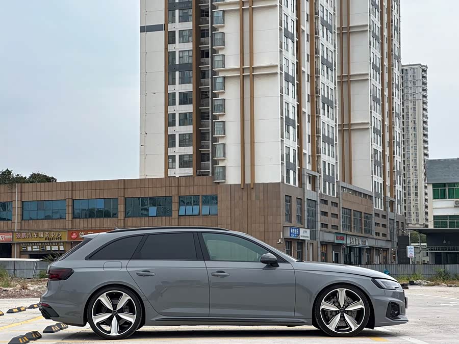 Audi RS 4 2019 car image #5