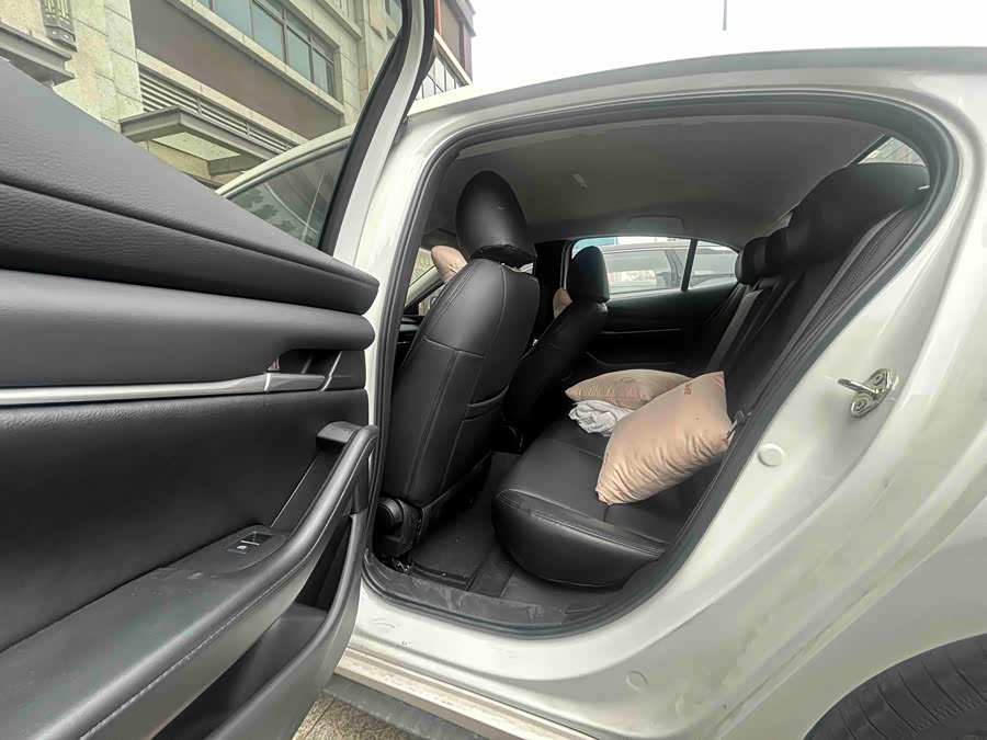 Mazda 3 Axela 2018 صورة سيارة #5