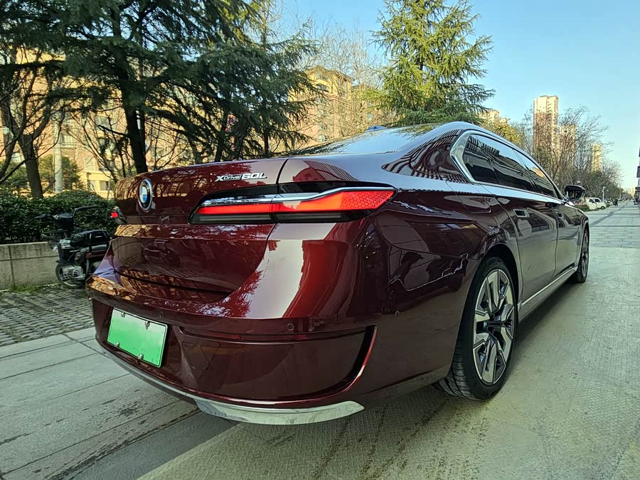 BMW i7 2023 car image #5