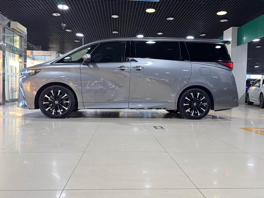 Toyota Alphard 2024 car image #5