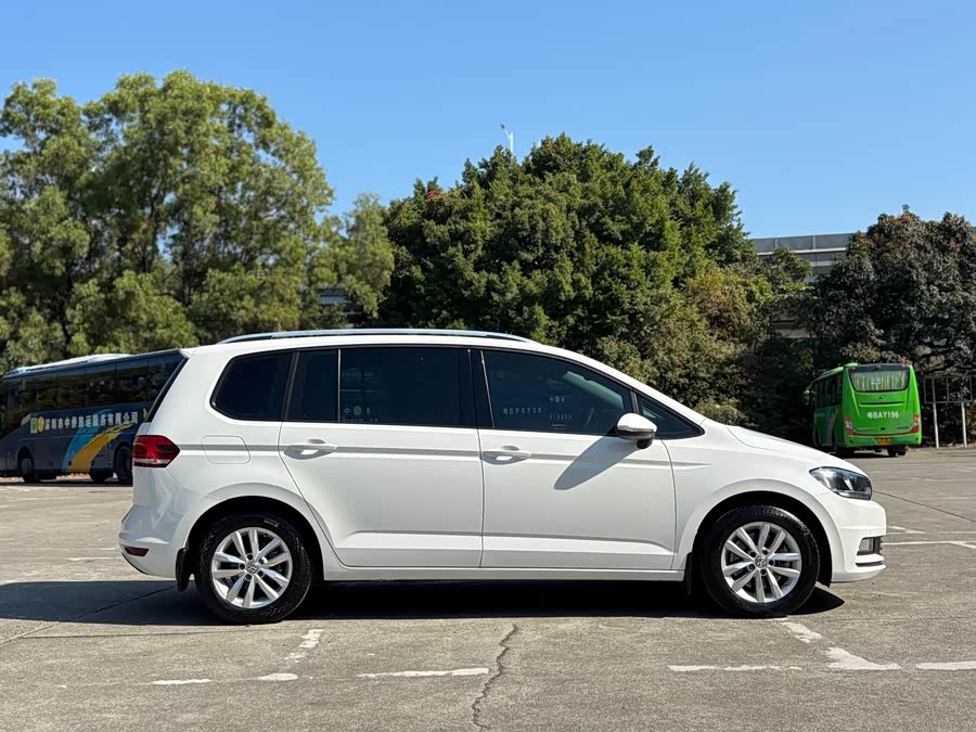 Volkswagen Touran 2019 #5 Volkswagen Touran 2019 car image #5