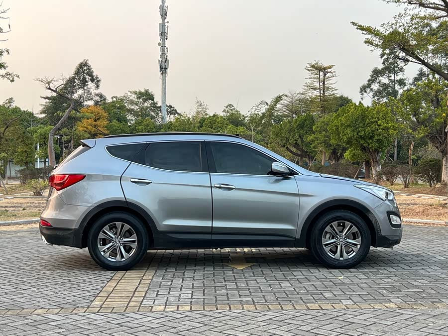 Hyundai Santa Fe 2015 car image #5