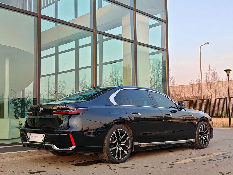 BMW i7 2024 изображение автомобиля #5