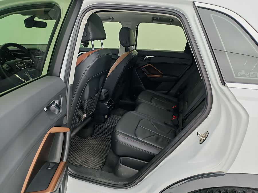 Audi Q3 2020 car image #5