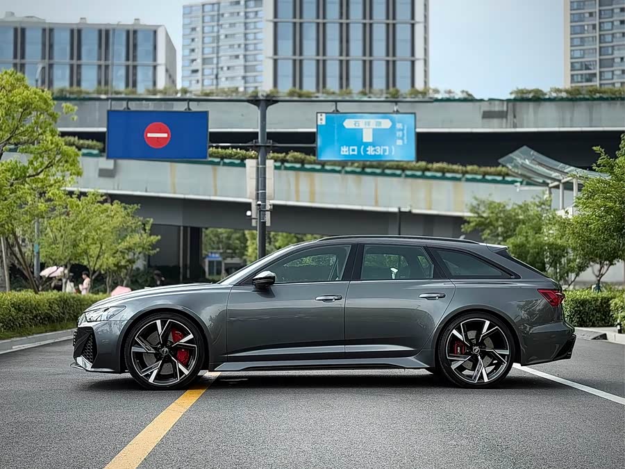 Audi RS 6 2023 car image #5