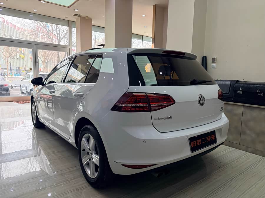 Volkswagen Golf 2017 car image #5