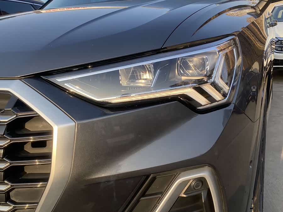 Audi Q3 2021 car image #5