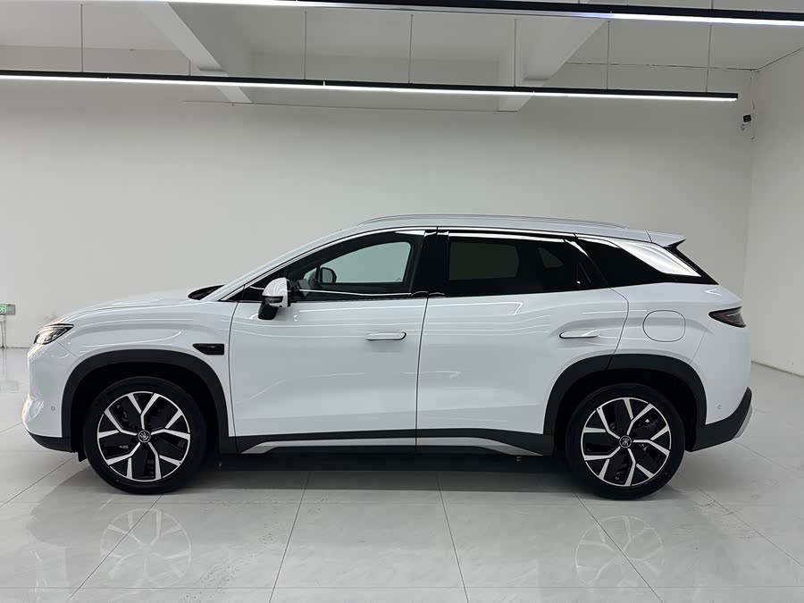 BYD SongL DM-i 2025 #5 BYD SongL DM-i 2025 car image #5
