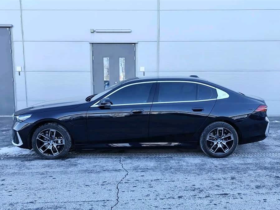 BMW i5 2025 car image #5