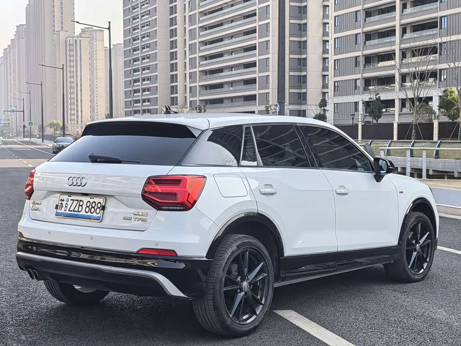 Audi Q2L 2021 car image #5