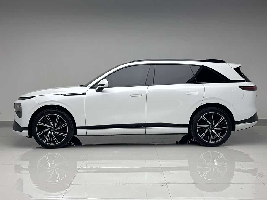 Xpeng G9 2025 صورة سيارة #5