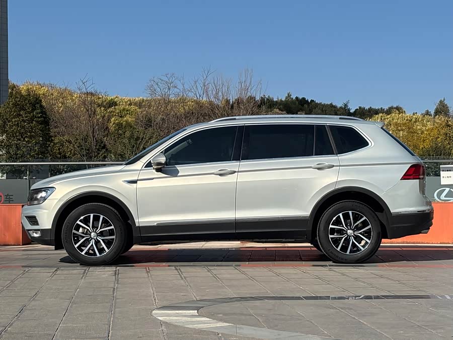 Volkswagen Tiguan L 2018 #5 Volkswagen Tiguan L 2018 car image #5