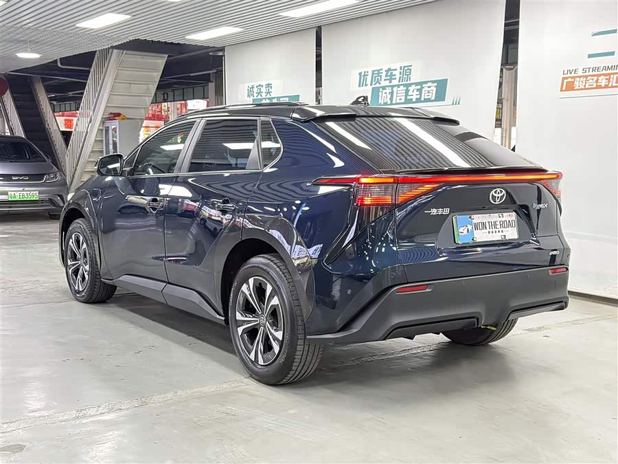 Toyota bZ4X 2022 immagine di auto #5