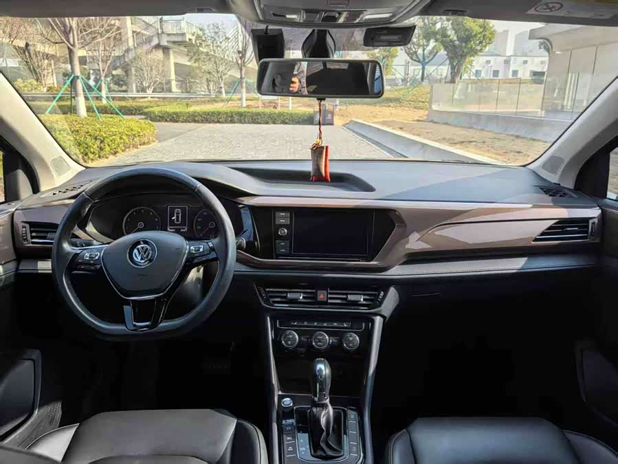 Volkswagen Tharu 2019 car image #5