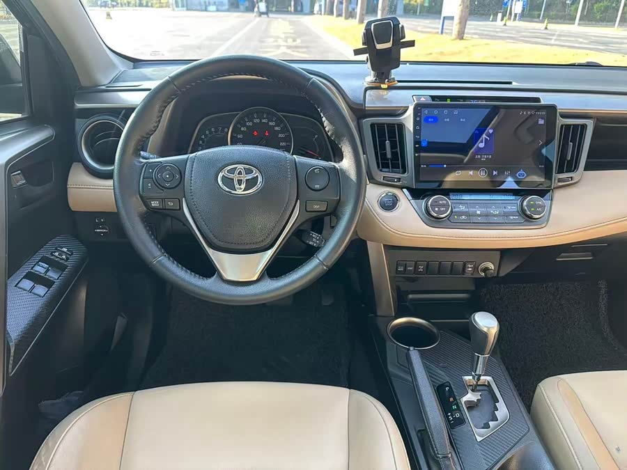 Toyota RAV4 2014 изображение автомобиля #5