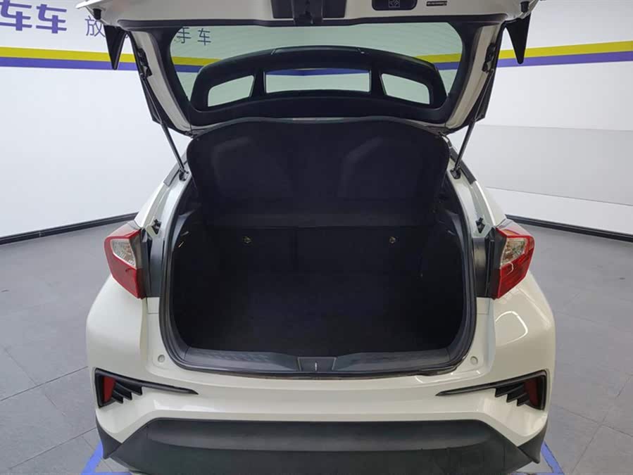 Toyota C-HR 2019 immagine di auto #5