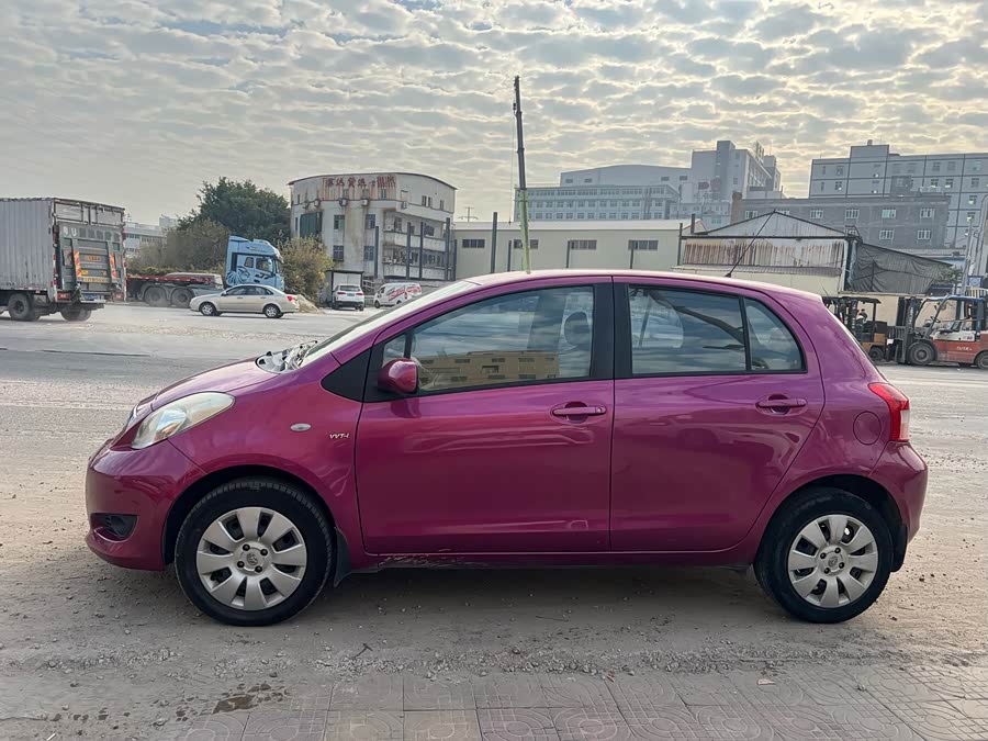 Toyota Yaris 2011 imagen de coche #5