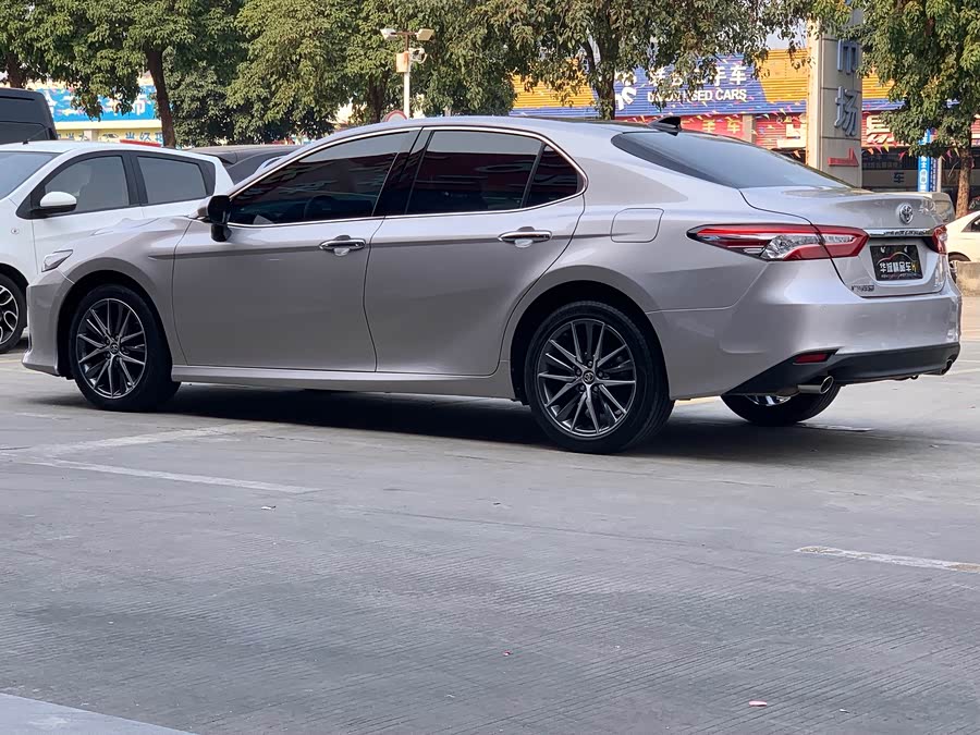 Toyota Camry 2022 immagine di auto #5