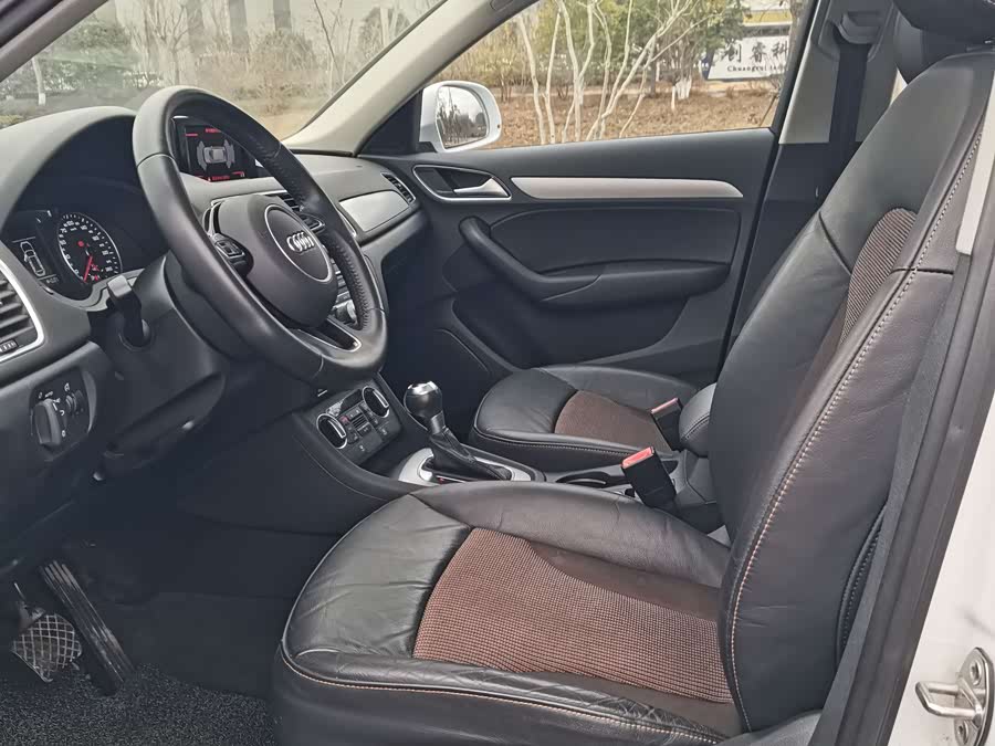 Audi Q3 2016 car image #5