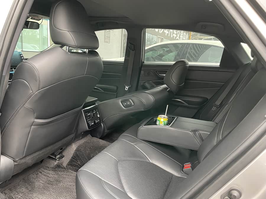Toyota Avalon 2021 car image #5