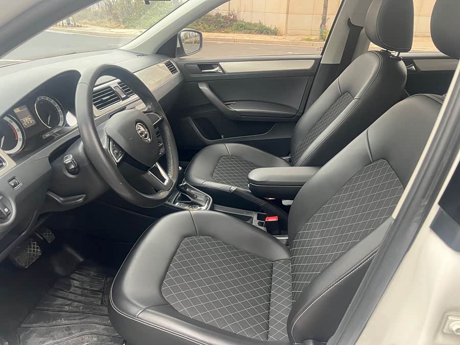 Skoda Rapid 2019 car image #5