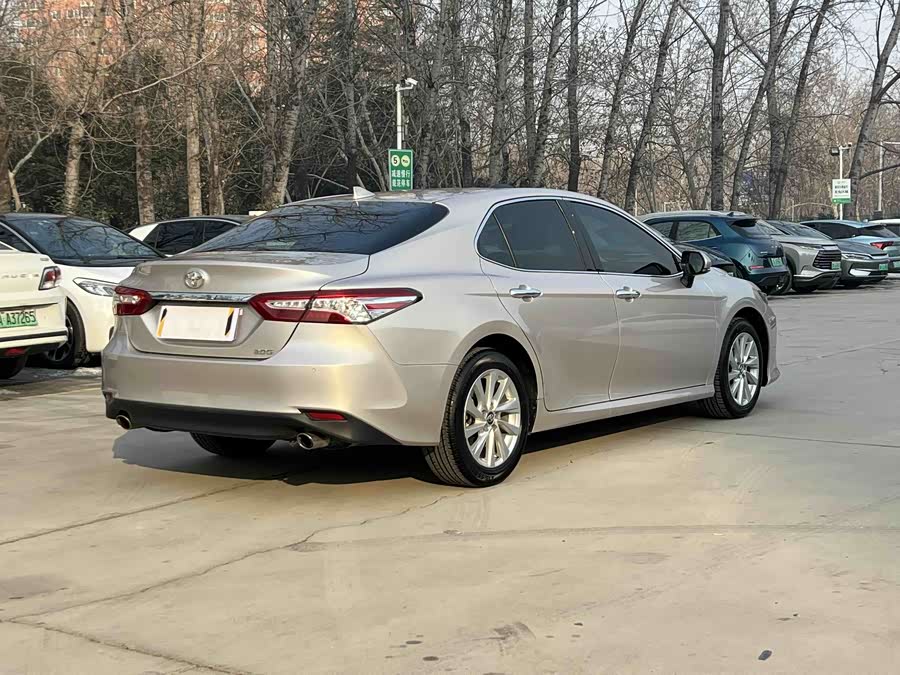 Toyota Camry 2021 immagine di auto #5