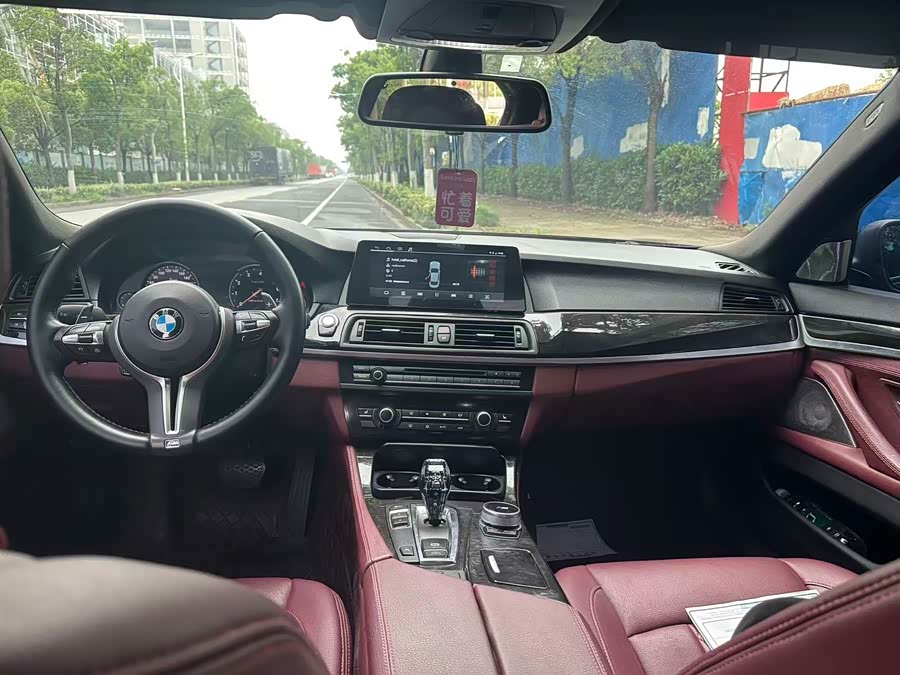 BMW 5 Series 2010 car image #5