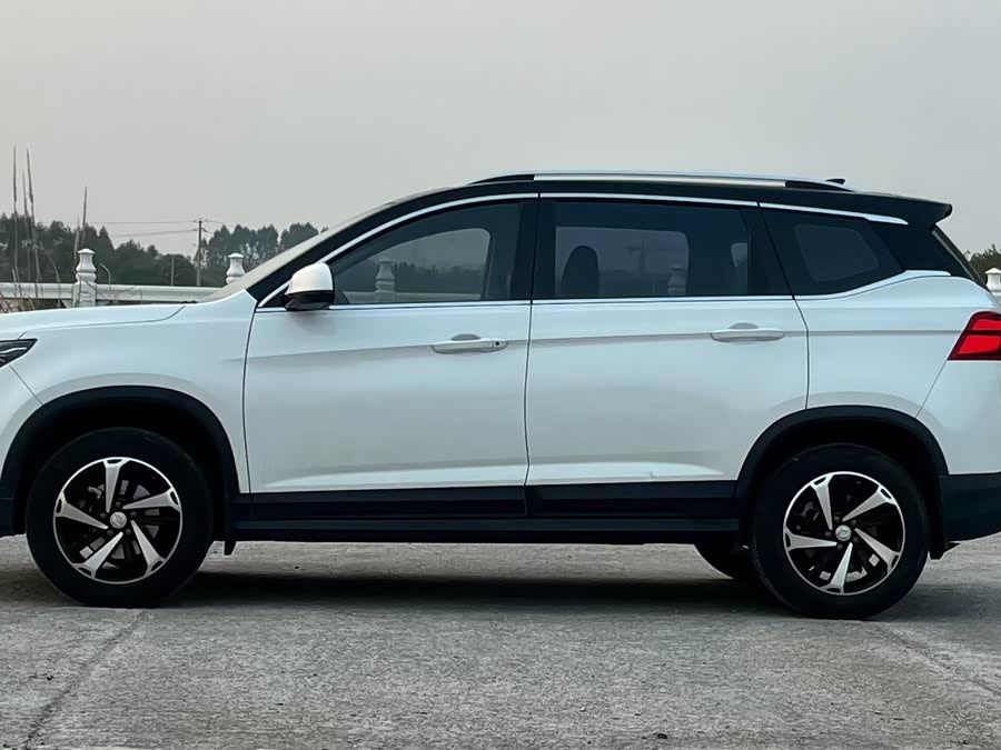 Forthing T5 2021 immagine di auto #5