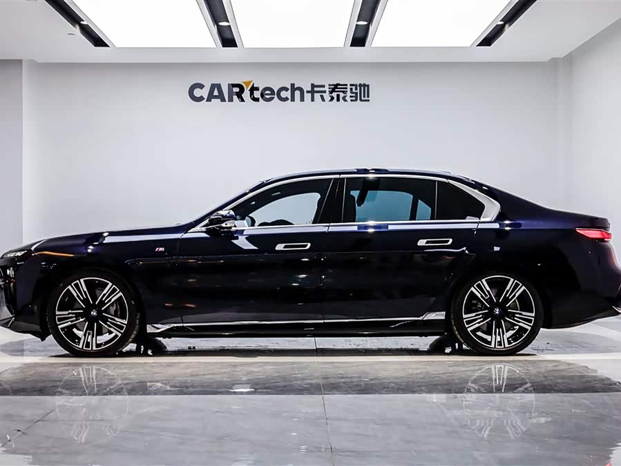 BMW i7 2024 car image #5