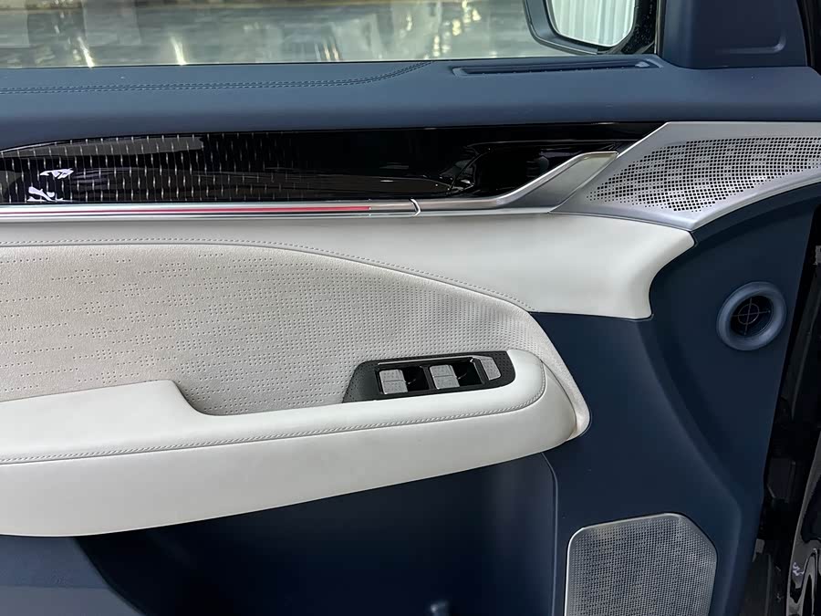 Zeekr 009 2025 car image #5