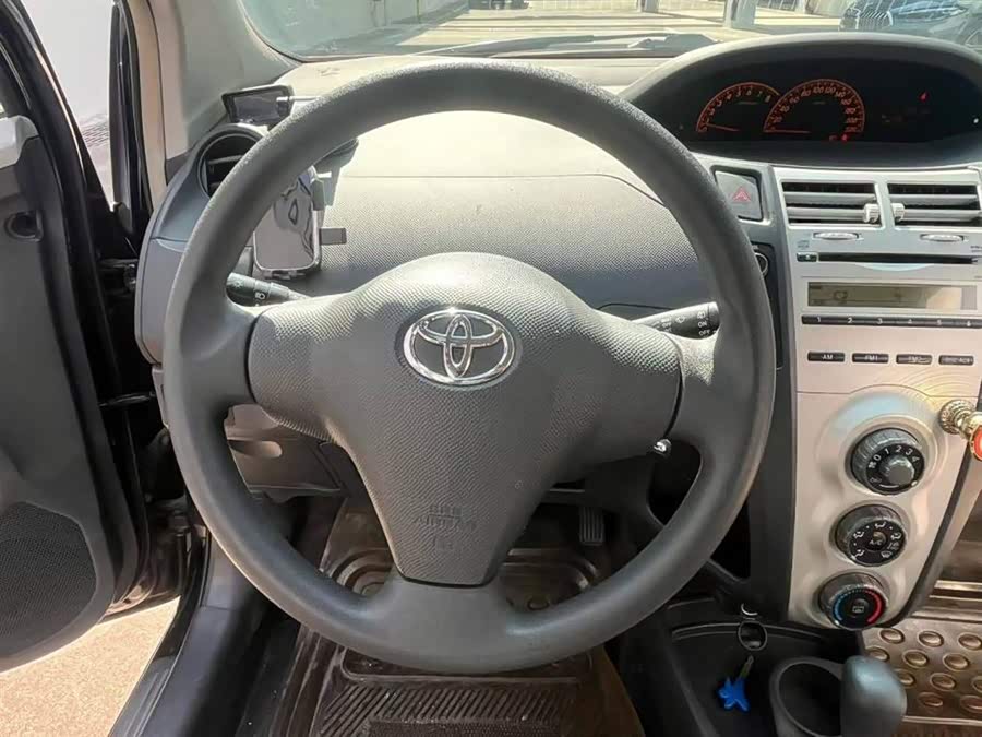 Toyota Yaris 2009 car image #5