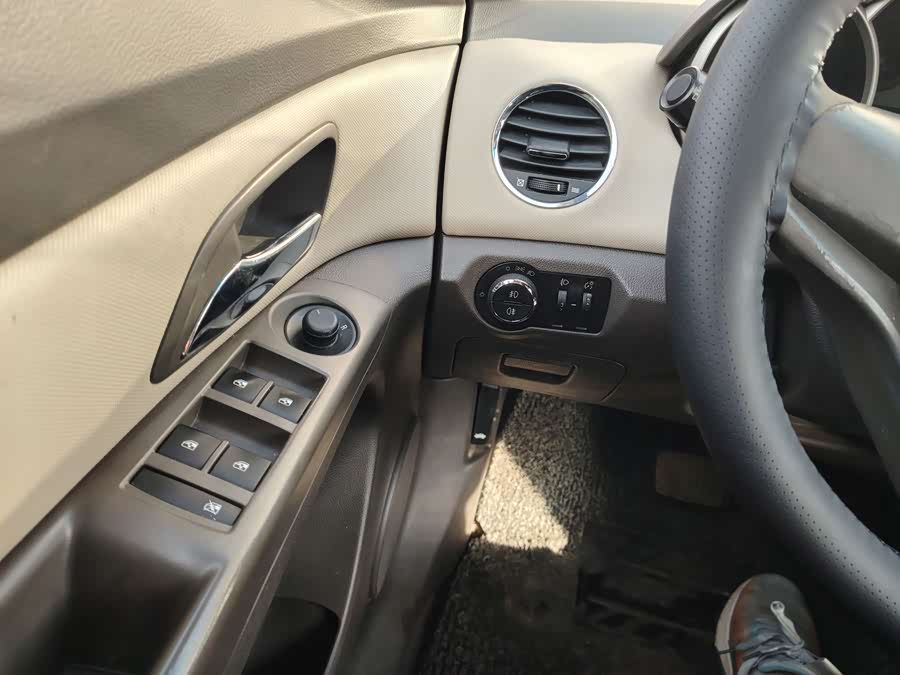 Chevrolet Cruze 2016 immagine di auto #5