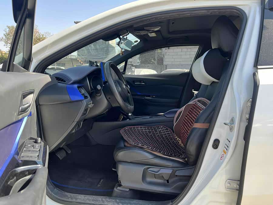 Toyota C-HR 2019 car image #5