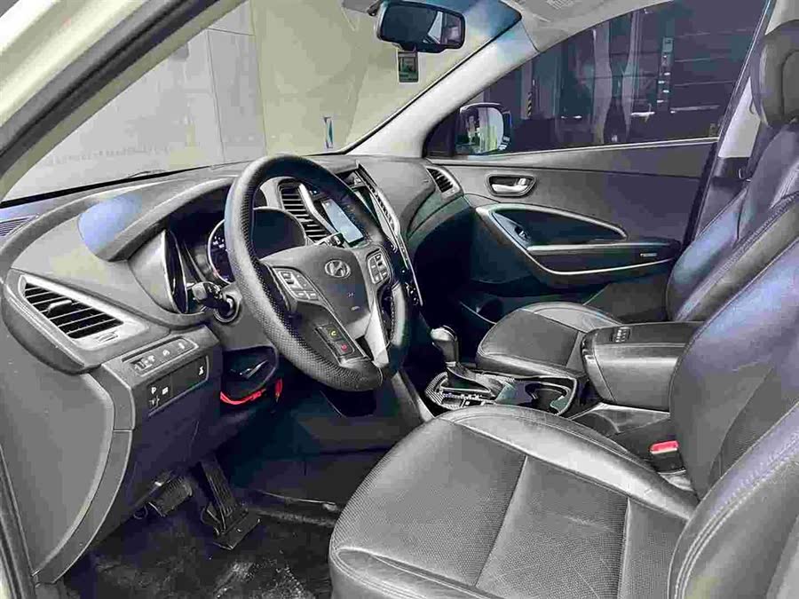 Hyundai Santa Fe 2016 car image #5