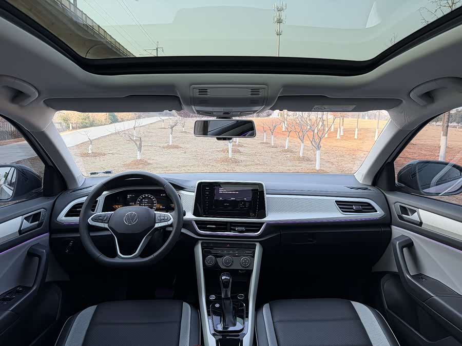 Volkswagen T-Roc 2023 car image #5
