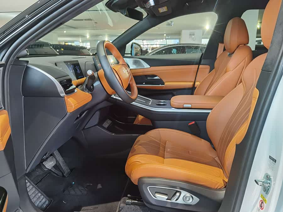 Xpeng G9 2025 car image #5