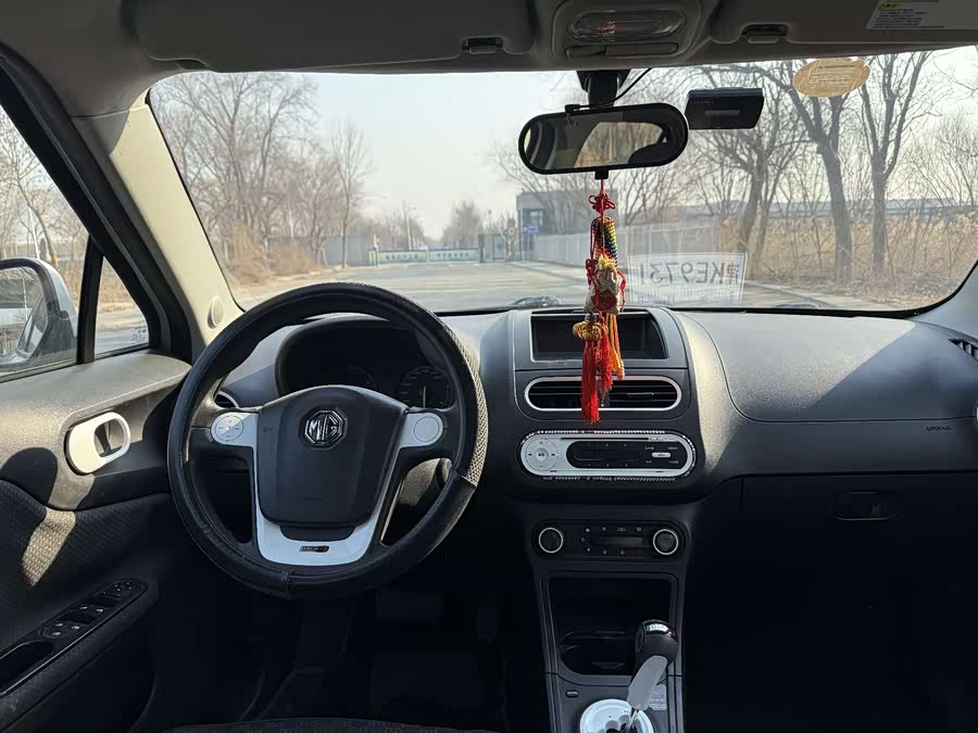 MG 3 2011 car image #5