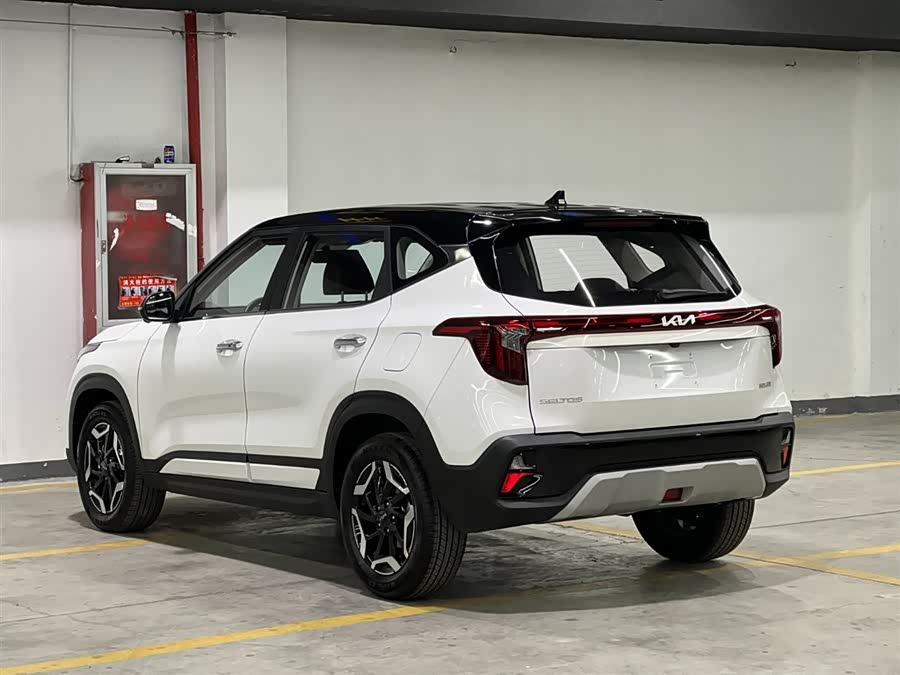 Kia Seltos 2025 car image #5