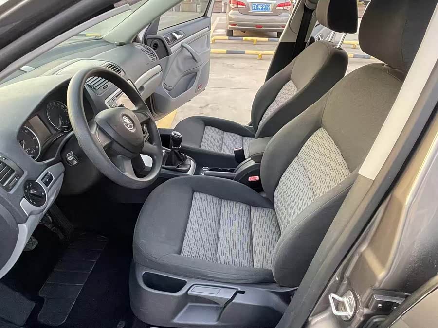Skoda Octavia 2014 car image #5