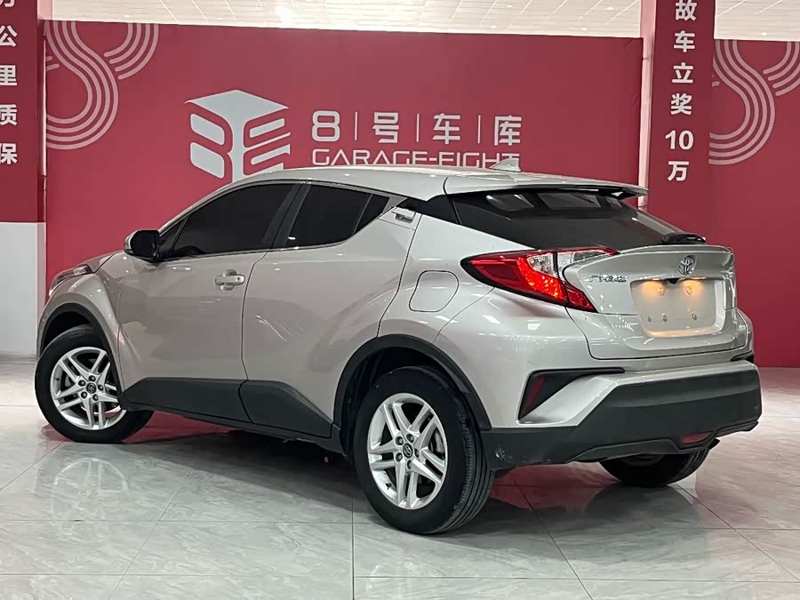 Toyota C-HR 2023 immagine di auto #5