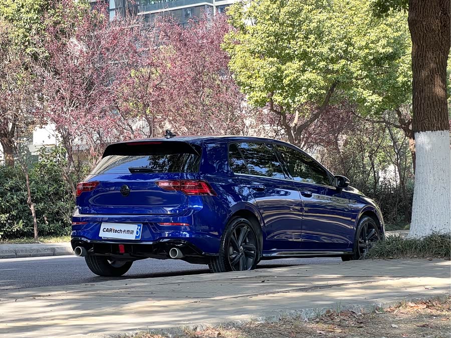 Volkswagen Golf 2023 car image #5