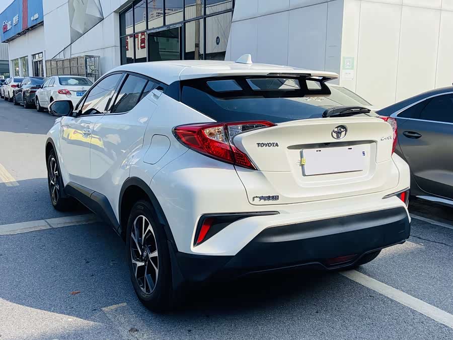 Toyota C-HR 2021 immagine di auto #5