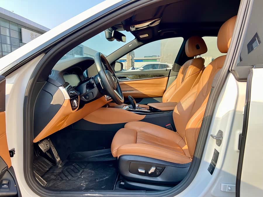 BMW 6 Series GT 2019 #5 BMW 6 Series GT 2019 car image #5