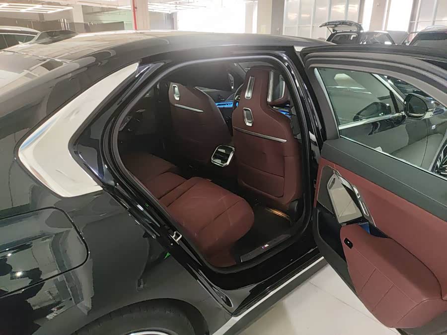 BMW i7 2023 #5 BMW i7 2023 car image #5