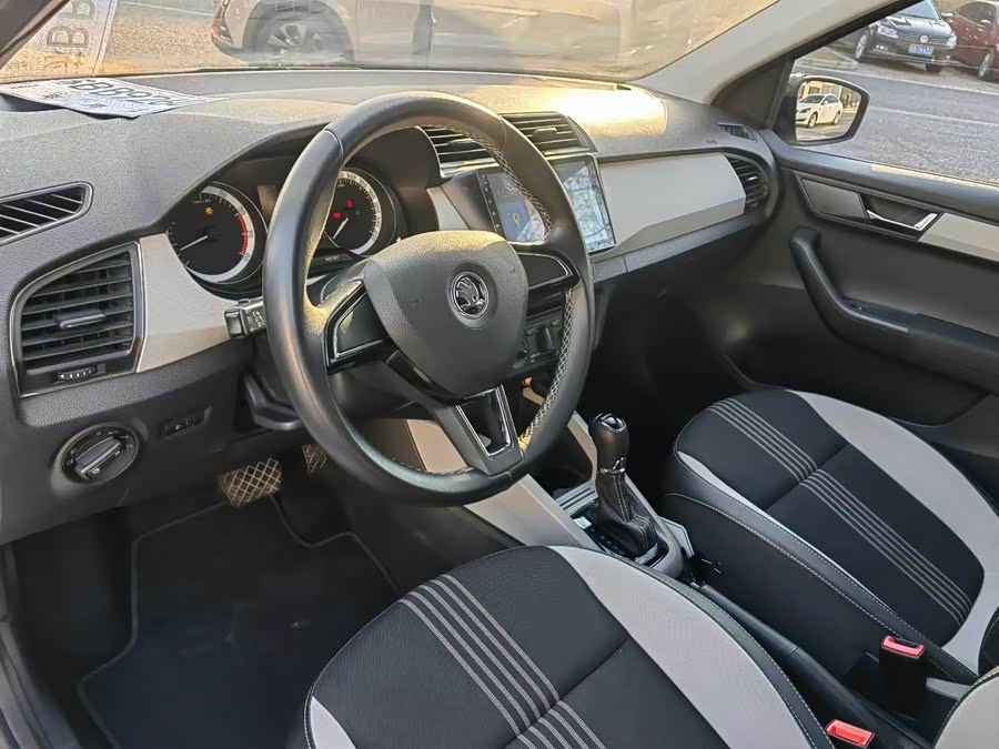 Skoda Fabia 2018 car image #5