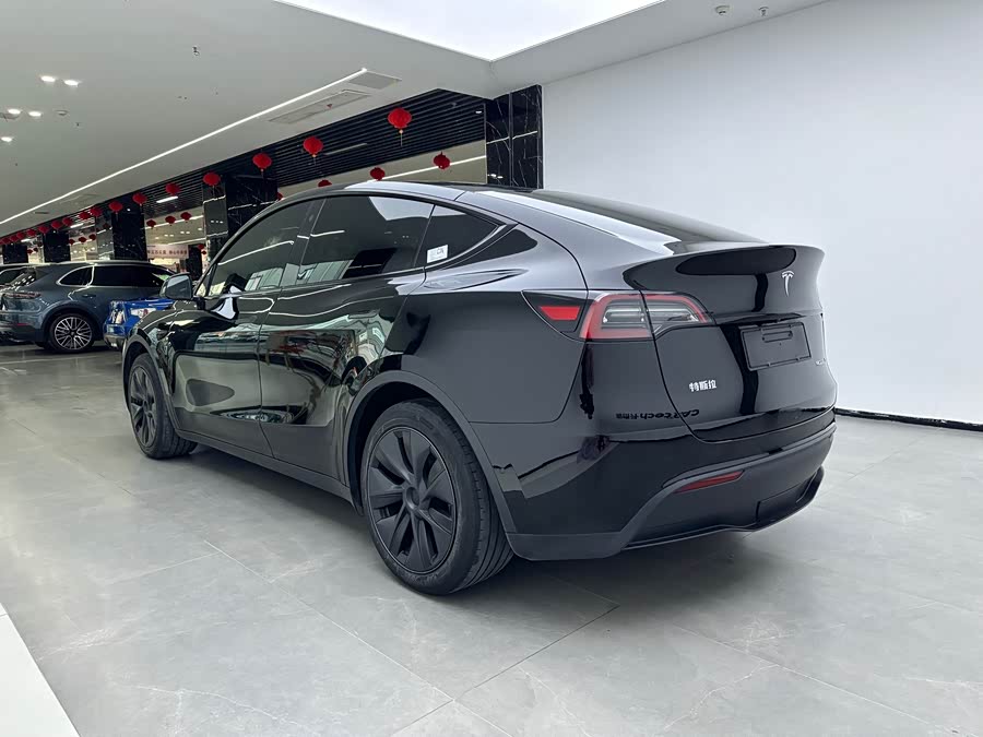 Tesla Model Y 2023 #5 Tesla Model Y 2023 car image #5