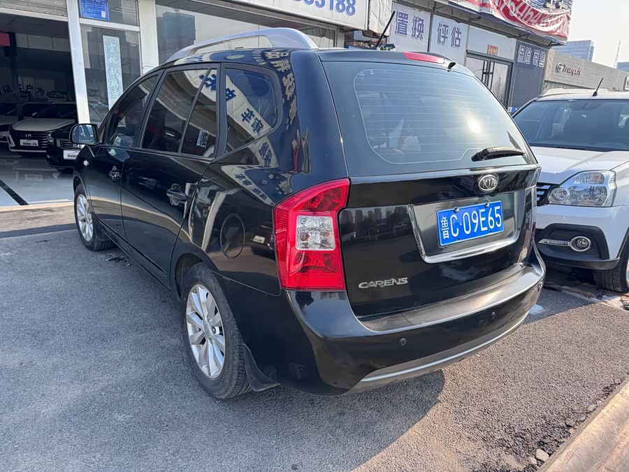 Kia Carens 2010 immagine di auto #5