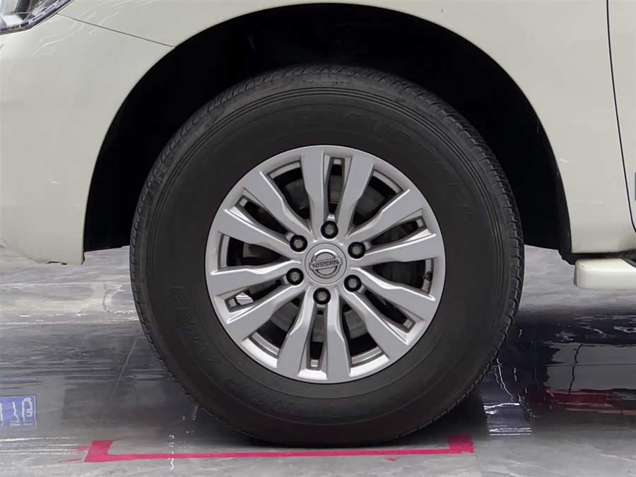 Nissan 2019 car image #5